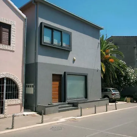 Few Steps From The Apartment *