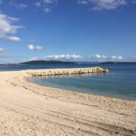 Few Steps From The Apartment Kastela