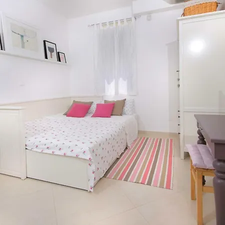 Studio Few Steps From The Beach Apartment
